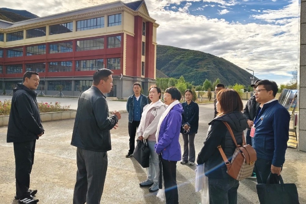 四川省民政厅深入炉霍县指导“雏鹰展翼”藏区儿童多维关爱示范项目